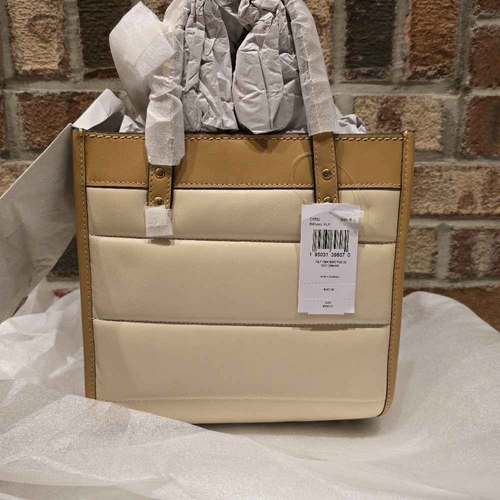 NWT Coach Field Tote 22 With Colorblock Ivory Multi Leather and Coach Badge - Picture 2 of 11